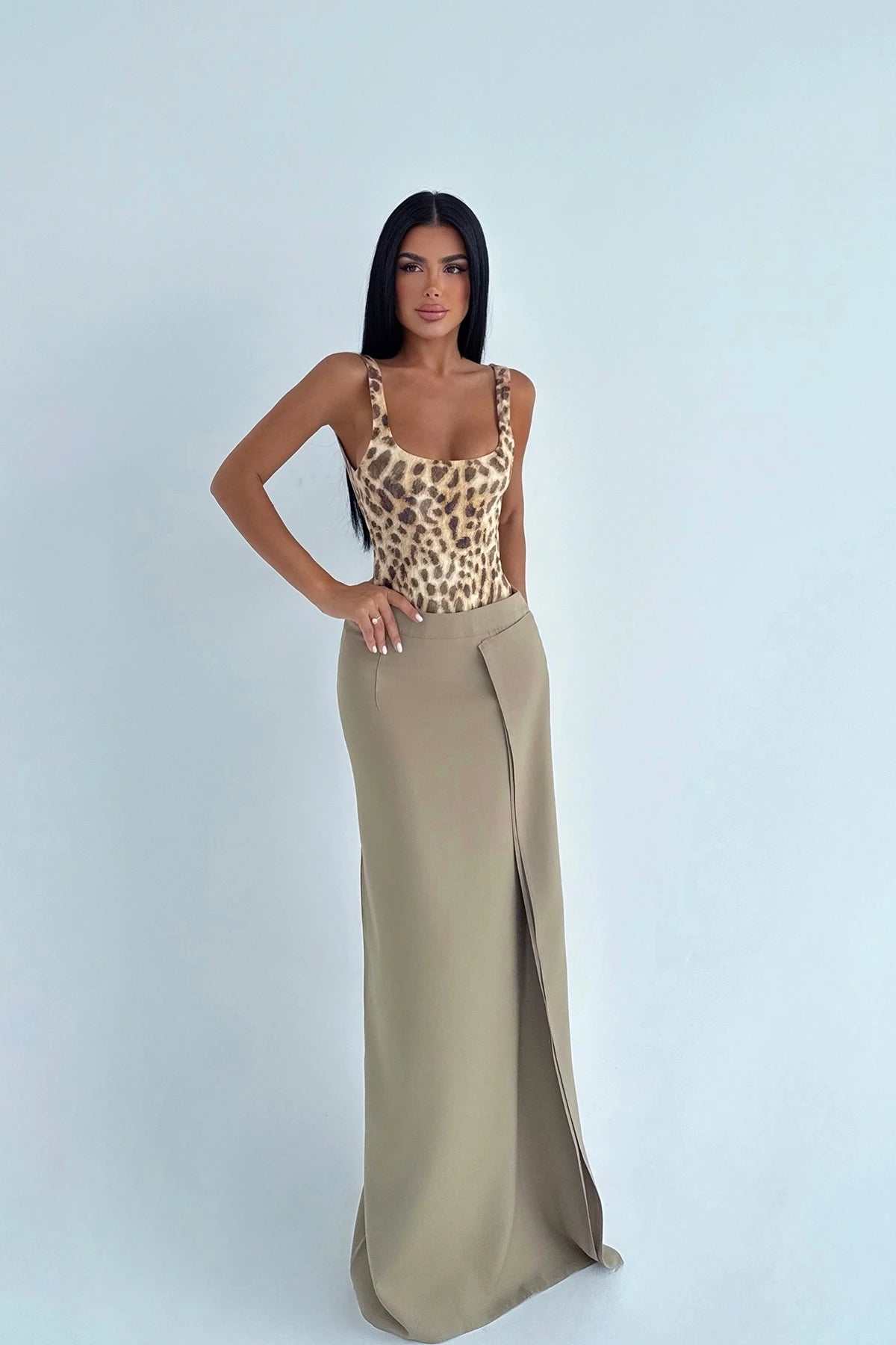 CREAM SLIT DETAILED LONG SKIRT