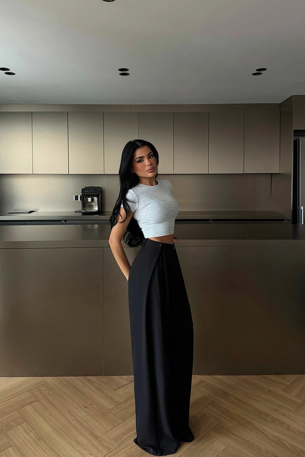 BLACK HIGH-WAISTED TROUSERS