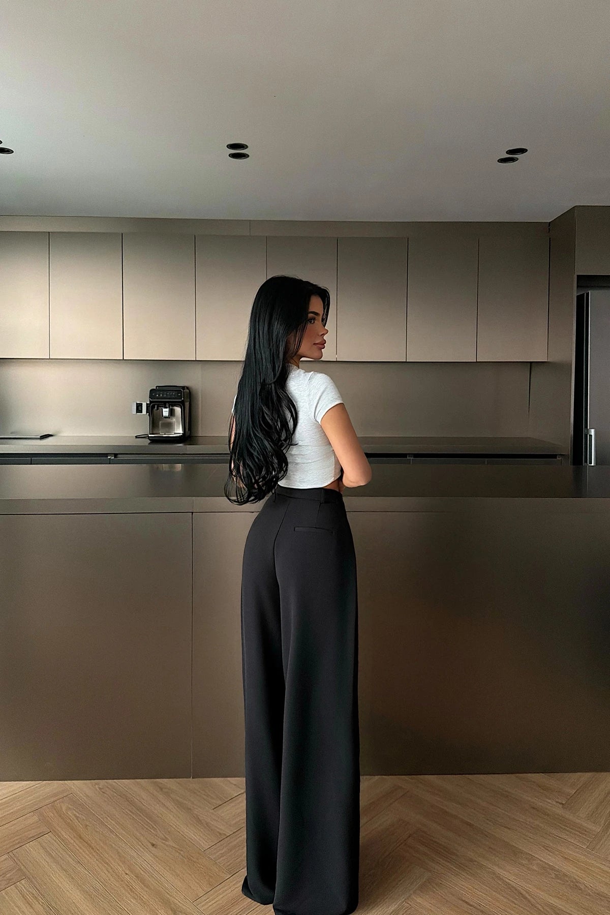 BLACK HIGH-WAISTED TROUSERS