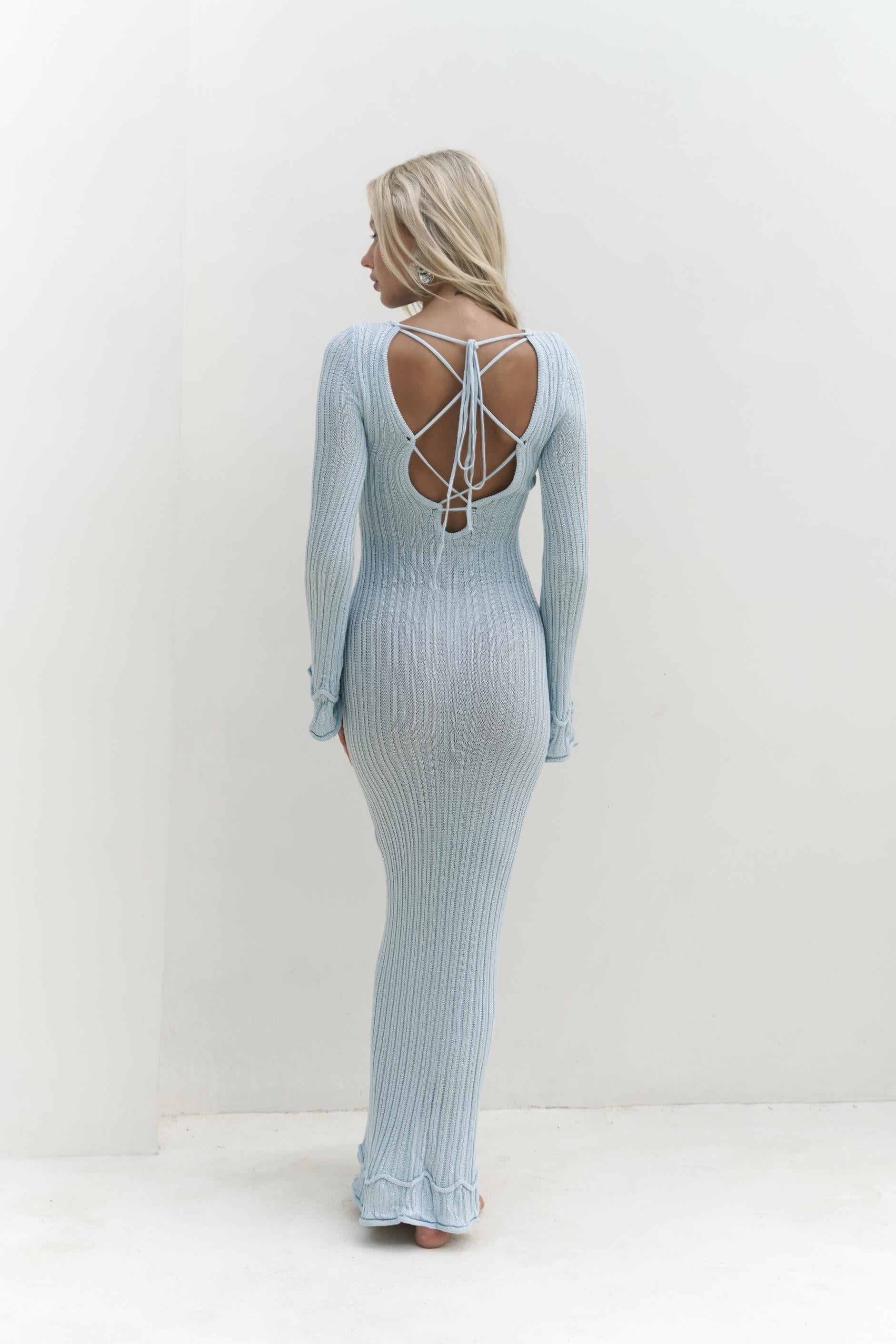 BLUE BACKLESS KNIT MAXI DRESS