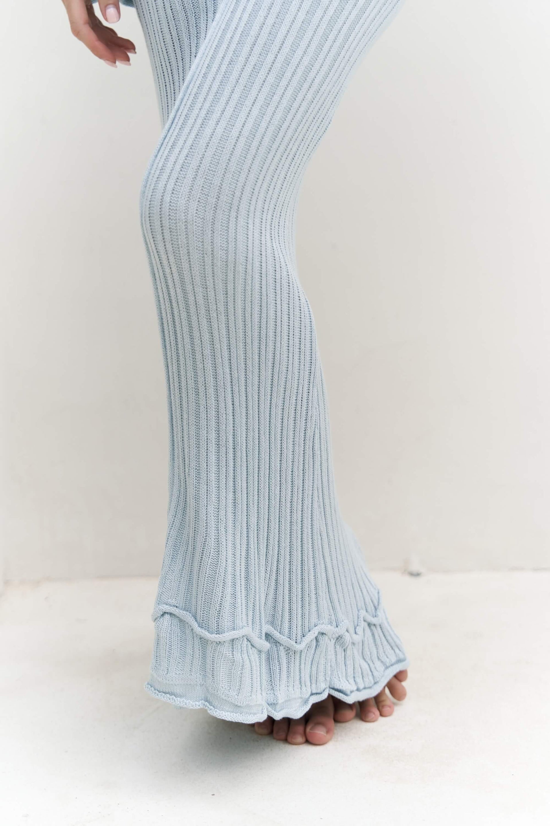 BLUE BACKLESS KNIT MAXI DRESS