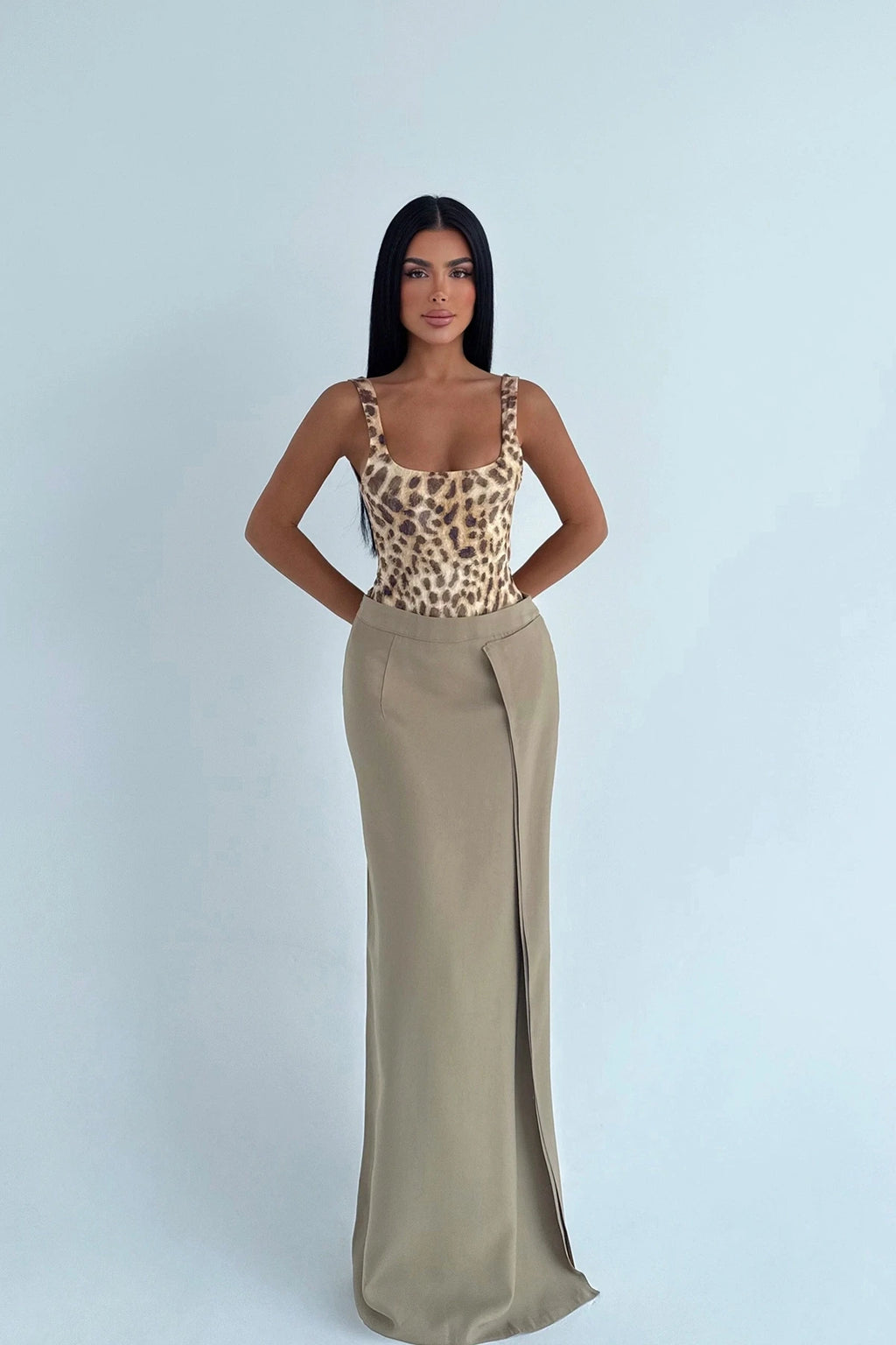 CREAM SLIT DETAILED LONG SKIRT