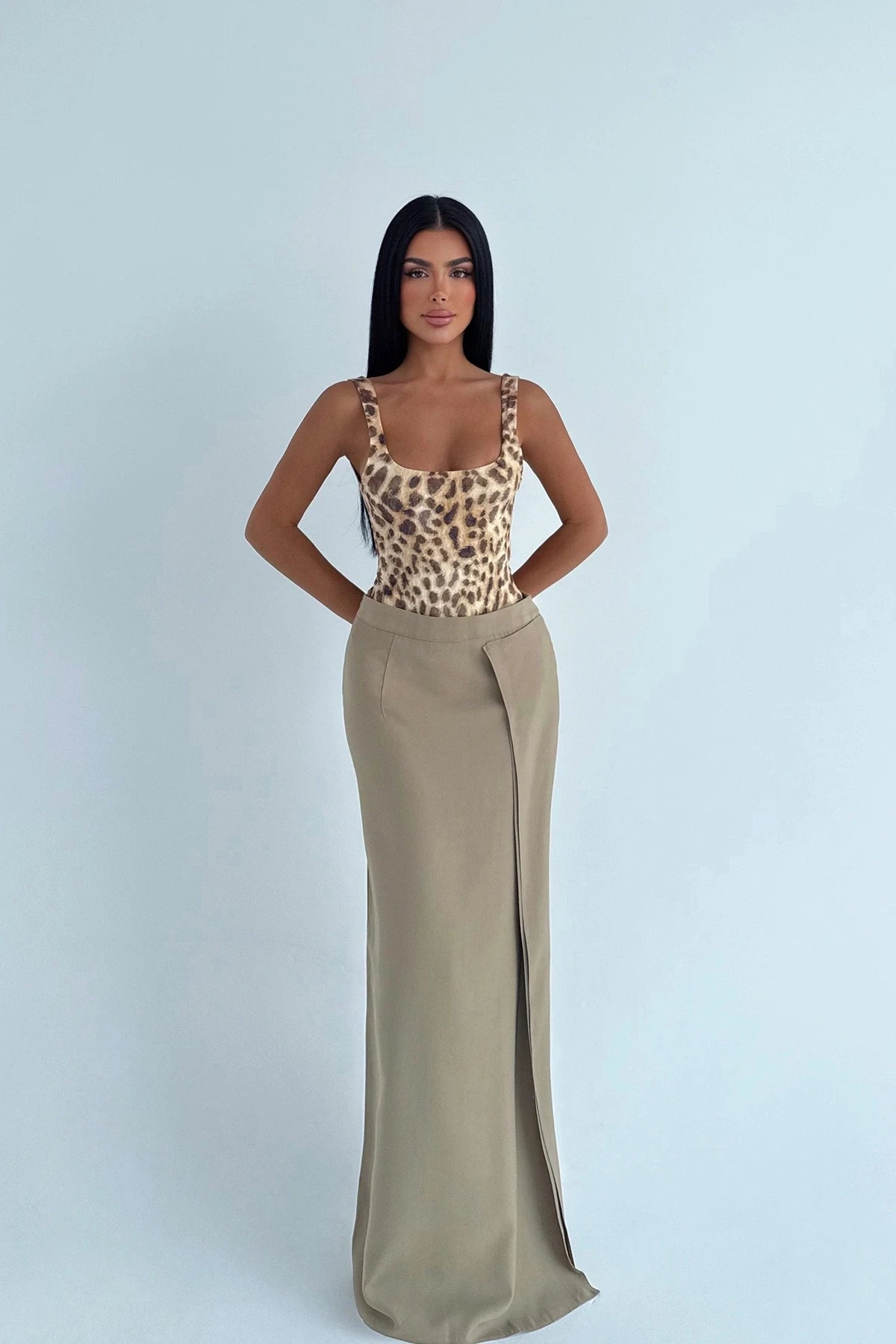CREAM SLIT DETAILED LONG SKIRT