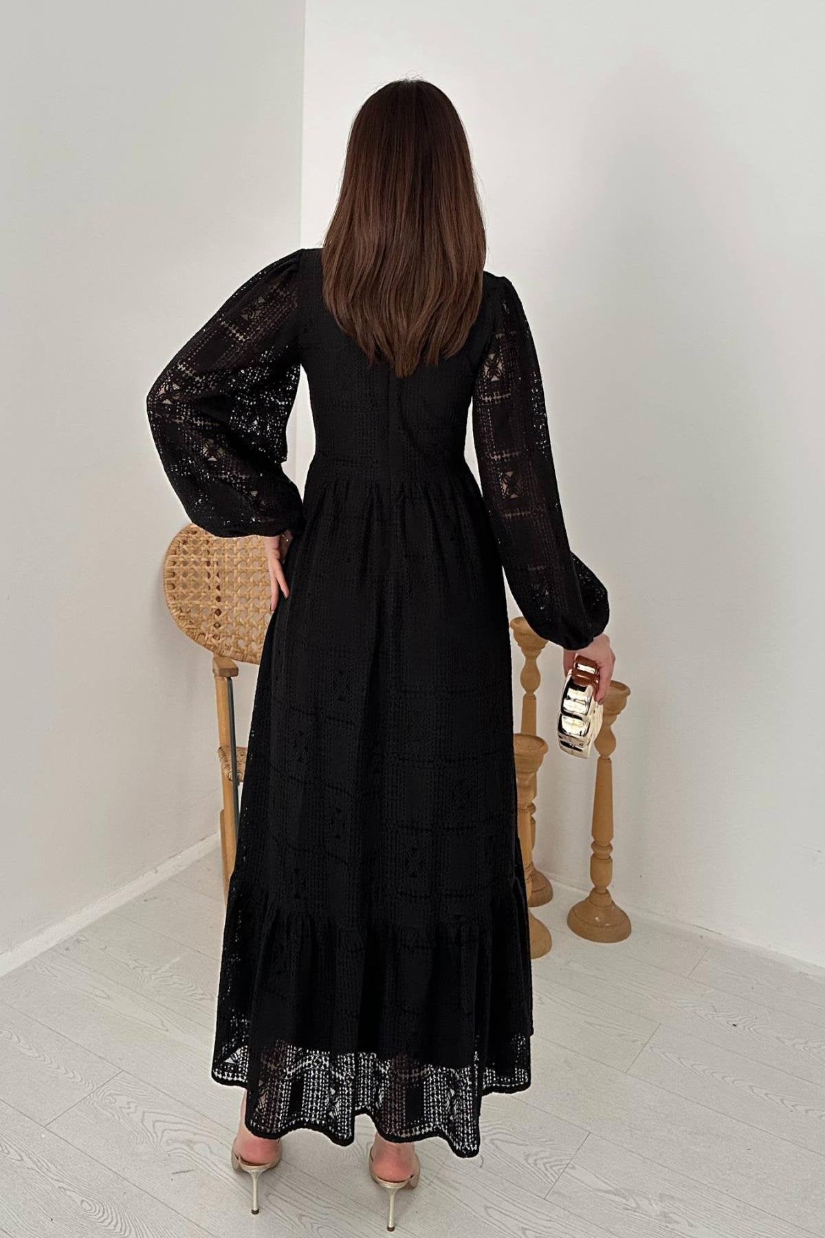 BLACK LACE MAXI DRESS