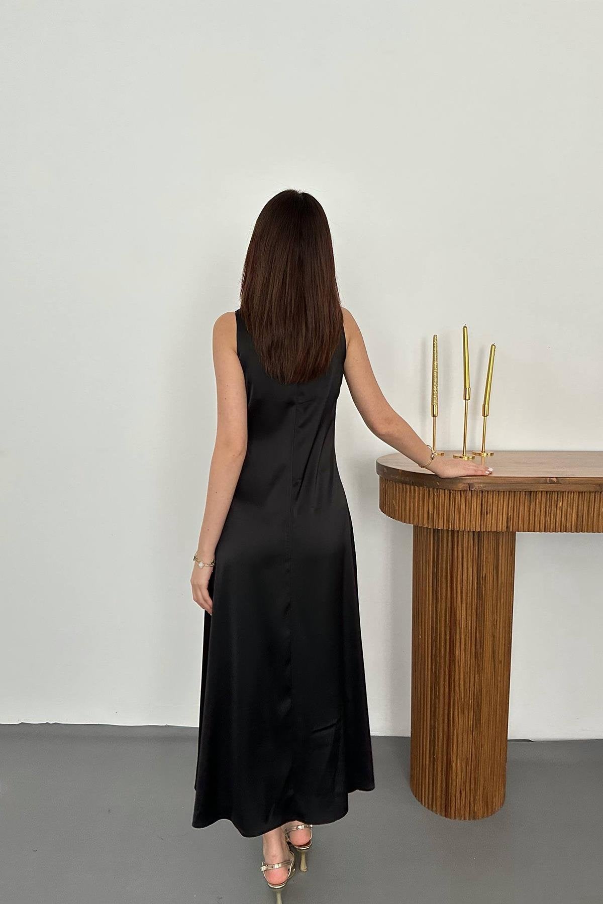 BLACK SATIN V-NECK MAXI DRESS WITH BUCKLE DETAIL