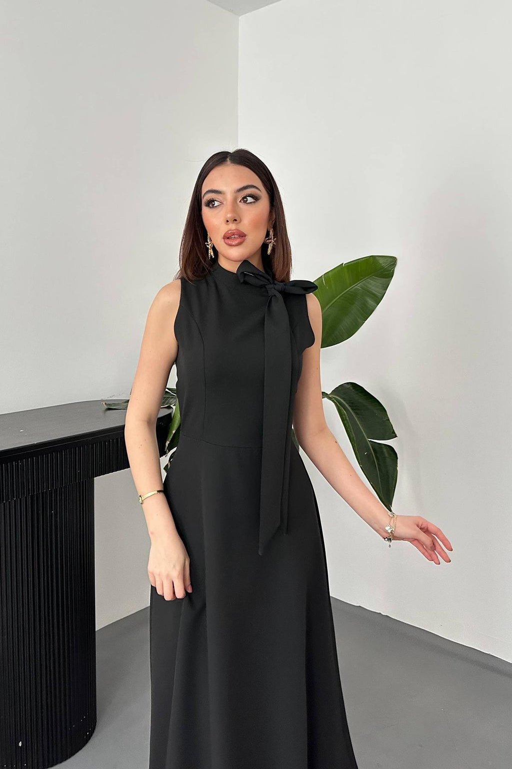 BLACK COLLARED MAXI DRESS WITH BOW DETAIL