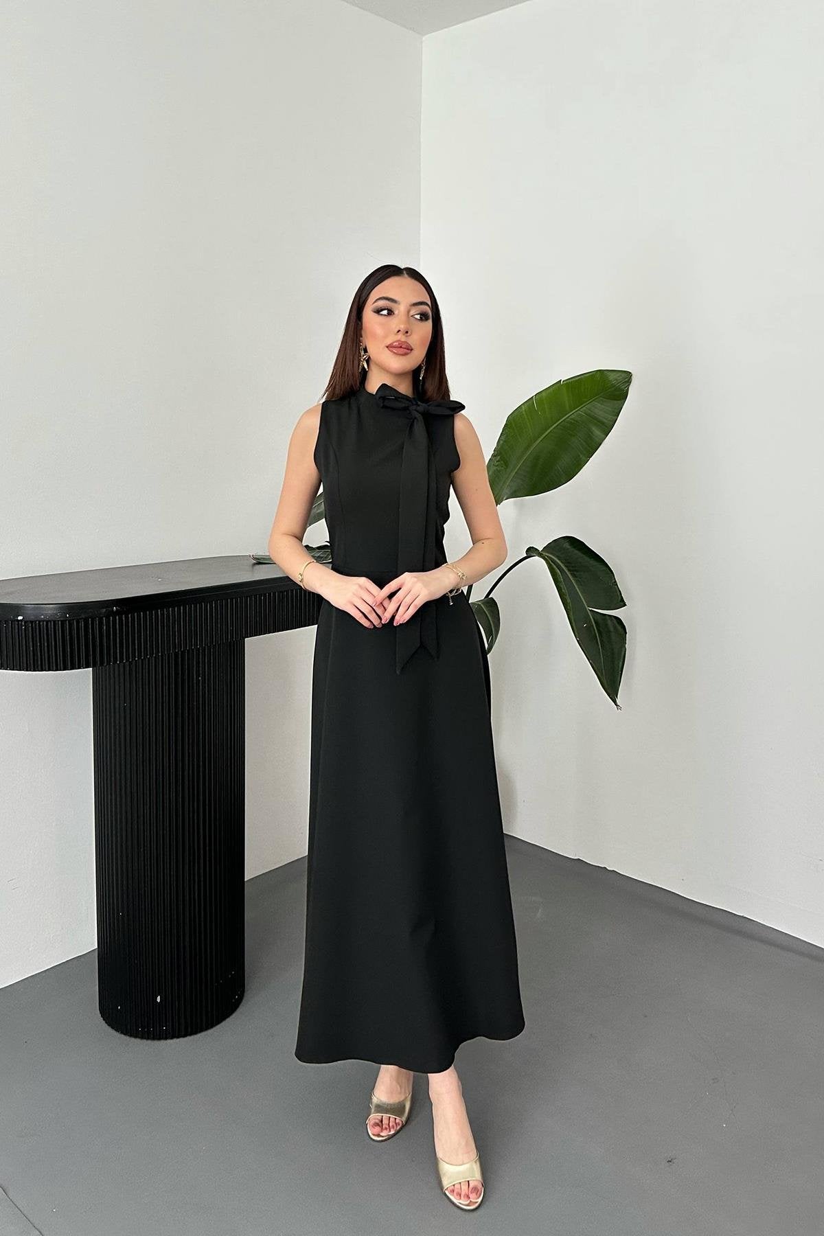 BLACK COLLARED MAXI DRESS WITH BOW DETAIL